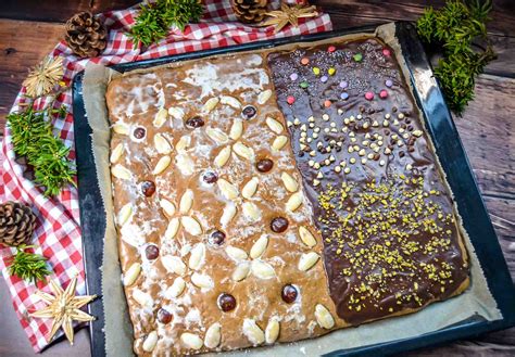 Verschiedene Deko-Ideen: Puderzucker, Schokoladenguss und Espressobohnen auf Kuchen