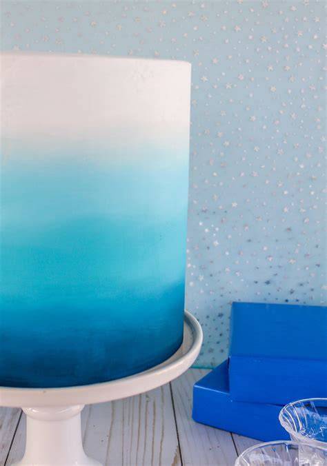 Verschiedene Deko-Ideen für Blue Ombre Cake
