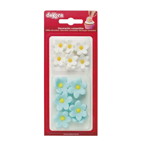 Verschiedene Dekoelemente: Caketopper, Girlanden, Zuckerblumen