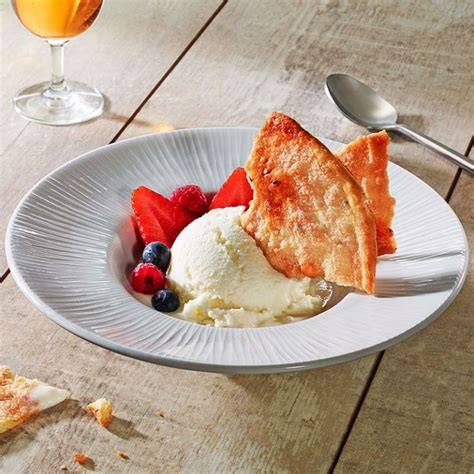 Verschiedene Dessertarten - Süßspeisen, Käse, Eis
