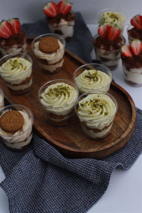 Verschiedene Desserts mit Lebkuchenresten