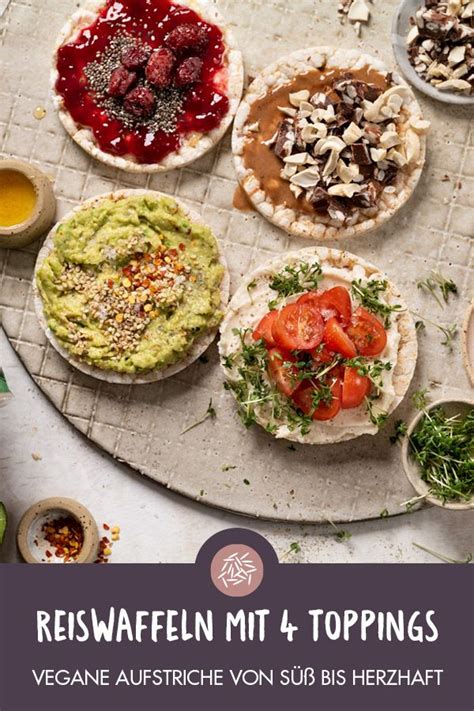 Verschiedene Dinkelwaffel-Varianten mit Toppings
