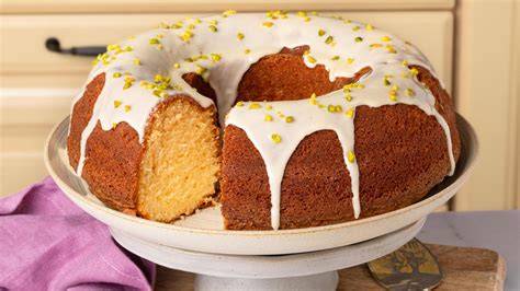 Verschiedene Eierlikörkuchen-Varianten