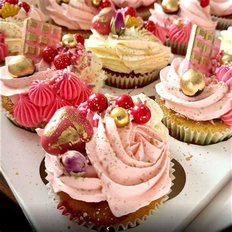Verschiedene Einsatzmöglichkeiten von Gelee auf Torten und Cupcakes