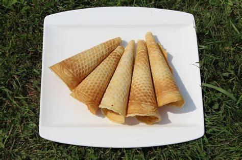 Verschiedene Eiswaffeln: von leicht bis kalorienreich
