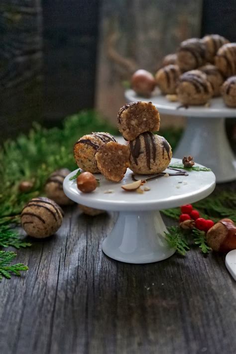 Verschiedene Formen von Berner Haselnusslebkuchen