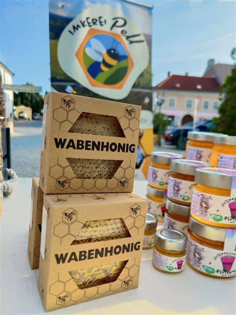 Verschiedene Formen von Wabenhonig im Handel