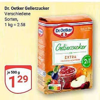 Verschiedene Gelierzucker-Pakete und Fruchtarten