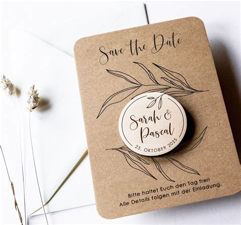 Verschiedene Hochzeit Gastgeschenke mit Save the Date Motiv