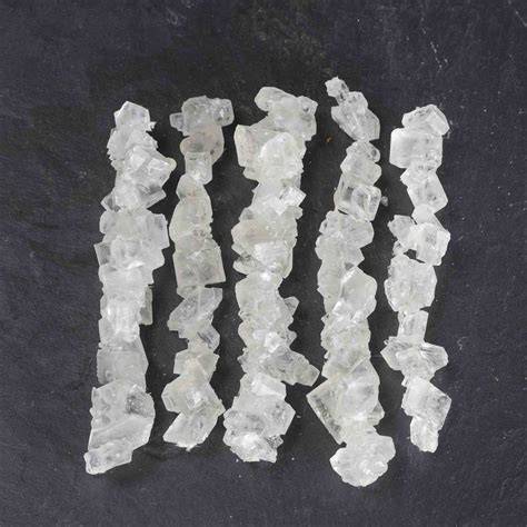 Verschiedene Kandiszuckerformen: Fadenkandis, Kluntje, Grümmel-Kandis