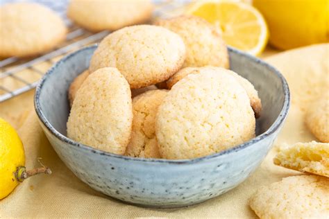 Verschiedene Keksarten (Cookies, Zitronenkekse, Butterplätzchen)