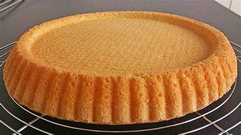 Verschiedene Kuchen mit Biskuitboden