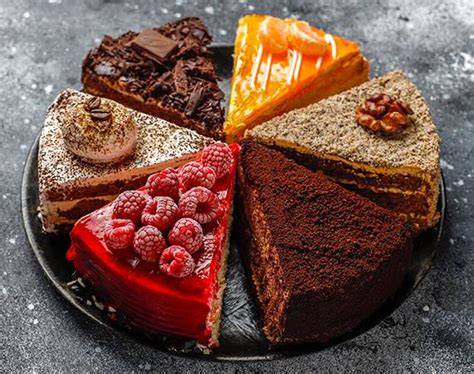 Verschiedene Kuchenarten mit Pudding-Quark-Füllungen