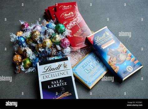 Verschiedene Lindor Schokoladenkugeln mit Nussfüllungen