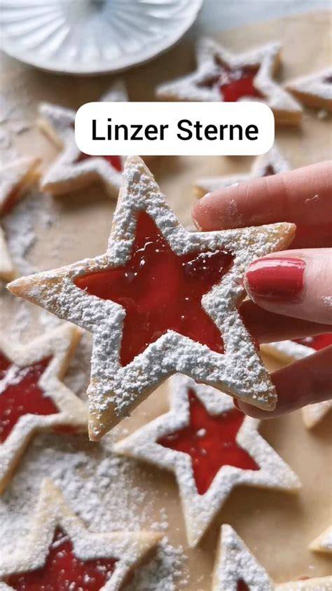 Verschiedene Linzer Torten-Varianten (Gitter, Sterne)