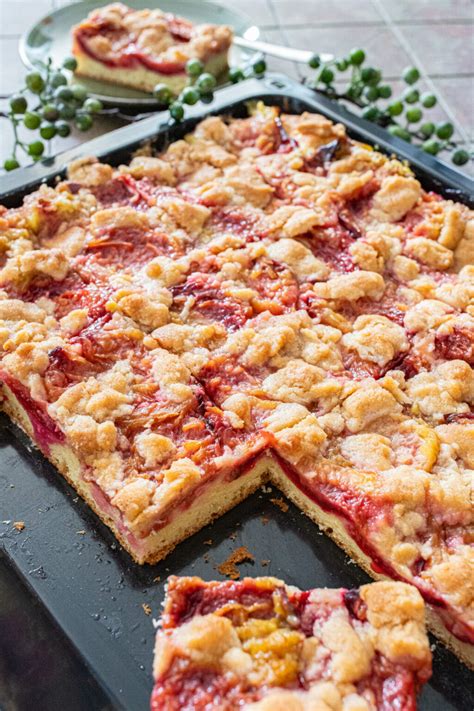 Verschiedene Marillenkuchen-Varianten: Blech, Springform, Streusel