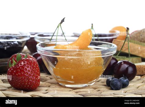 Verschiedene Marmeladen zum Frühstück