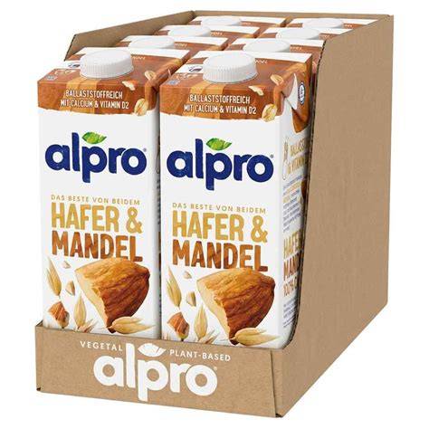 Verschiedene Milchalternativen: Mandel-, Hafer- und Nussdrink