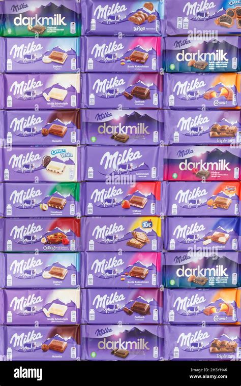 Verschiedene Milka Pralinès Sorten nebeneinander