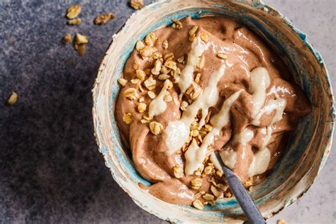 Verschiedene Nicecream-Varianten in Schalen