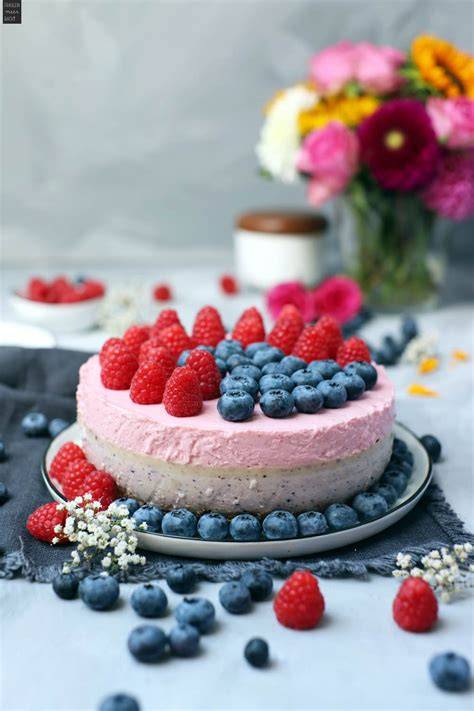 Verschiedene No‑Bake Torten: Himbeer, Blaubeer, Pfirsich