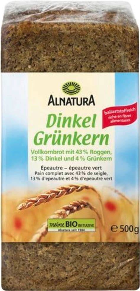 Verschiedene Nussmuse auf Brot