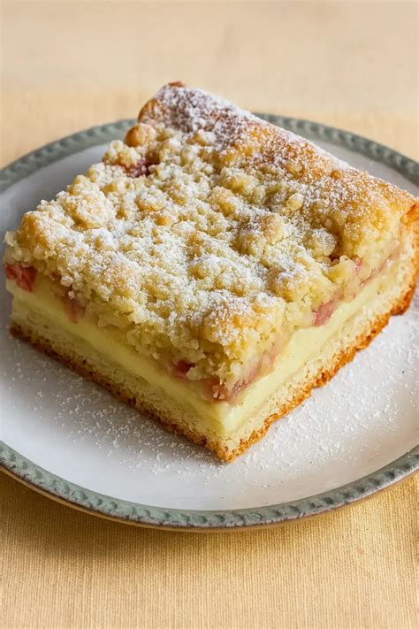 Verschiedene Obstsorten für Hefekuchen mit Pudding