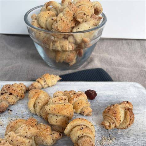 Verschiedene Pralinenvarianten (Nuss, Mandel, Frischkäse)