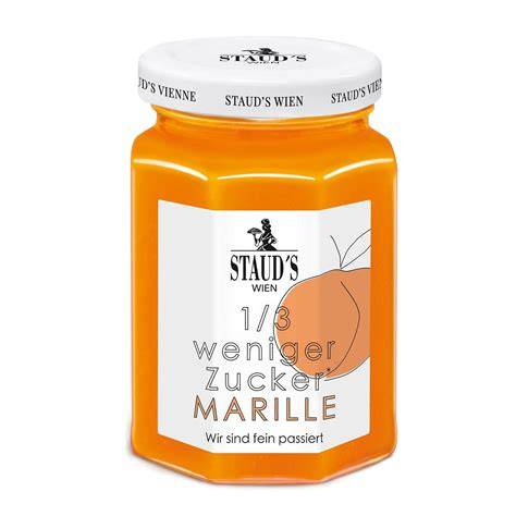 Verschiedene STAUD'S Marmeladegläser im Billa-Regal
