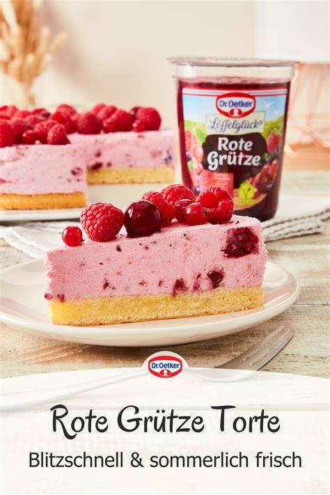 Verschiedene Schnitten Rote Grütze Torte und weitere sommerliche Torten
