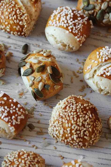 Verschiedene Schoko‑Croissant Varianten: mini, klassisch, Laugen