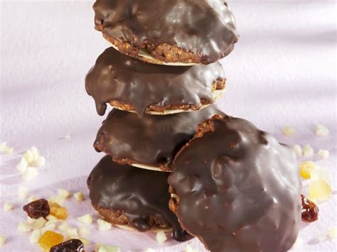 Verschiedene Serviervorschläge für Elisenlebkuchen: Geschenkpackung, Dessert, Kaffee