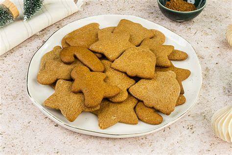 Verschiedene Sorten weicher Lebkuchen ohne Pottasche auf einem festlichen Teller