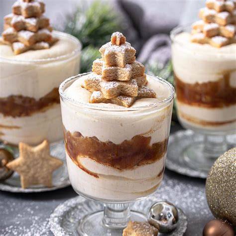 Verschiedene Spekulatius-Desserts im Glas