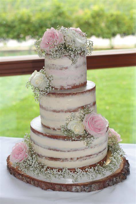 Verschiedene Torten: Naked Cake, Hochzeitstorte, Geburtstagstorte