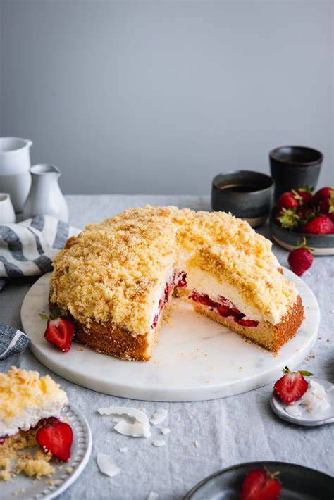 Verschiedene Tortenfüllungen: Erdbeeren, Schokocreme, Mascarpone