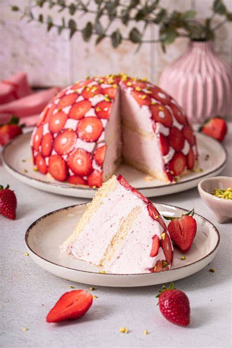 Verschiedene Tortentypen: Rundtorte, Kuppeltorte, Etagentorte