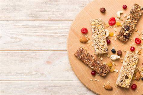 Verschiedene Varianten: mit Nüssen, Kokos und Beeren