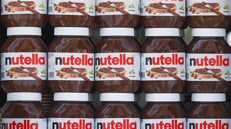 Verschiedene Varianten der Nutella Glasur auf Keksen