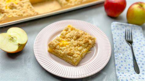Verschiedene Varianten von Apfelkäsekuchen: klassisch, mit Streuseln und als Blechkuchen