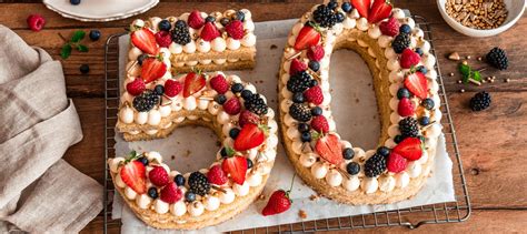 Verschiedene Varianten von Zahlenkuchen und kreative Dekotipps
