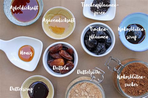 Verschiedene Zucker-Alternativen: Sirupe, Xylit, Datteln