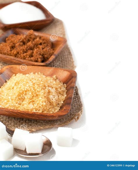 Verschiedene Zuckersorten: weiß, braun, Demerara und Puderzucker