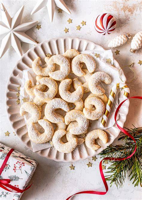 Verschiedene eifreie Plätzchen: Vanillekipferl, Spitzbuben, Apfelkekse
