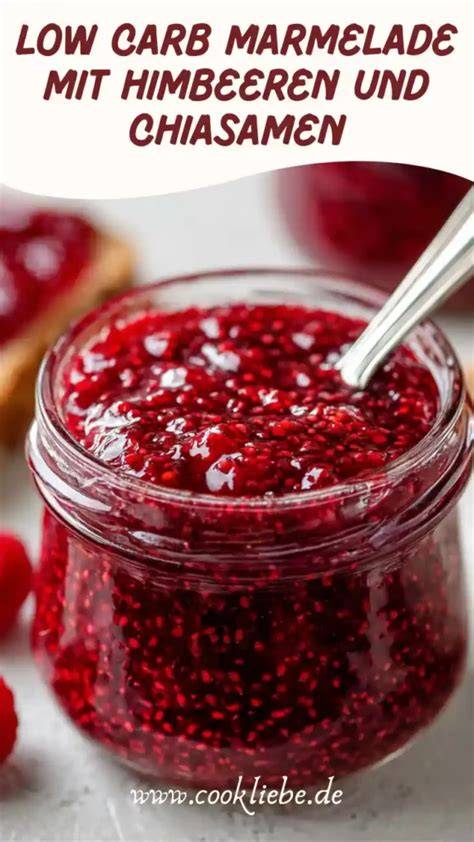 Verschiedene frisch gesammelte Beeren für Low Carb Marmelade