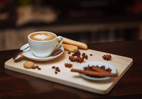 Verschiedene gewürzte Schokosticks: Chili, Zimt, Kaffee