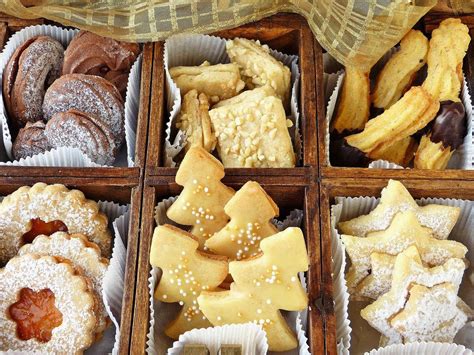 Verschiedene klassische Weihnachtskekse aus Österreich