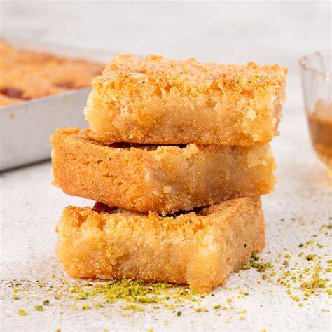 Verschiedene orientalische Süßigkeiten: Ma’moul, Baklava, Basbousa