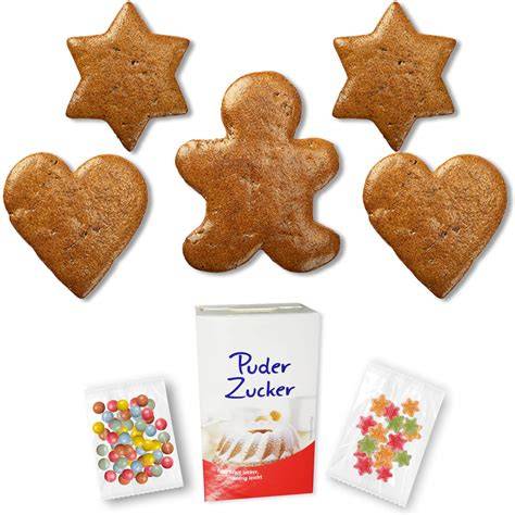 Verschiedene traditionelle Lebkuchenmotive (Herz, Stern, Mann) aus Holzformen