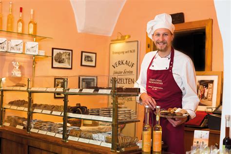 Verschiedene traditionelle Lebkuchensorten nebeneinander